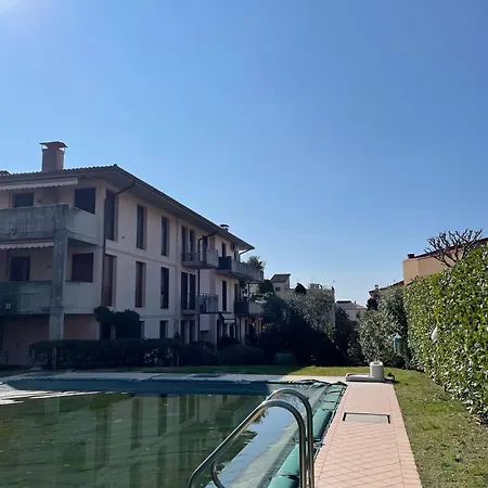 3v Ugo Whit Pool Apartment