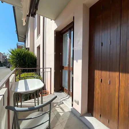 3v Ugo Whit Pool Apartment