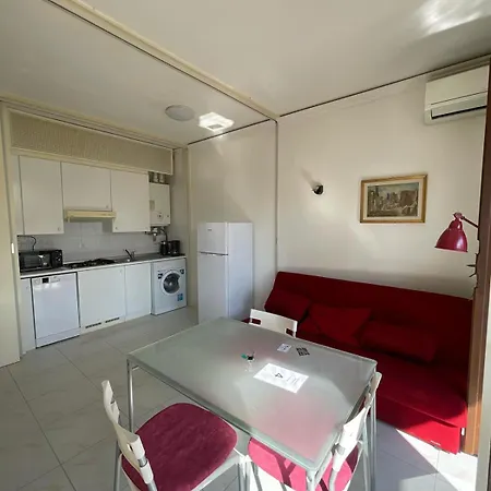3v Ugo Whit Pool Apartment
